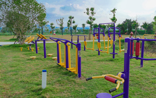 你是不是也曾在装修时被“终身免费维修”这几个字打动？听起来像是一张永久通行证，从此水龙头滴水、花洒堵塞、龙头松动……统统不用愁。但真相究竟如何？今天我们就来深挖法恩莎“终身免费维修”的承诺，看看它到底是实打实的保障，还是营销话术下的美丽泡沫。